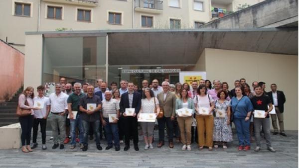 La Generalitat entrega a los alcadels y alcaldesas de los municipios de Camprodon (Girona) el certificado de destino de Naturaleza y Montaña en Familia. La Generalitat entrega a los alcadels y alcaldesas de los municipios de Camprodon (Girona) el certificado de destino de Naturaleza y Montaña en Familia.