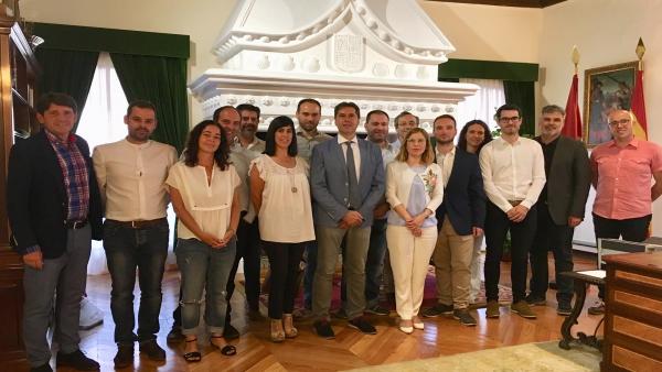 Los miembros del proyecto GEFRECON, de gestión forestal conjunta y perteneciente al Programa POCTEP de cooperación España-Portugal, han sido recibidos en la Diputación de Ávila. Foto: Diputación Ávila. Los miembros del proyecto GEFRECON, de gestión forestal conjunta y perteneciente al Programa POCTEP de cooperación España-Portugal, han sido recibidos en la Diputación de Ávila. Foto: Diputación Ávila.
