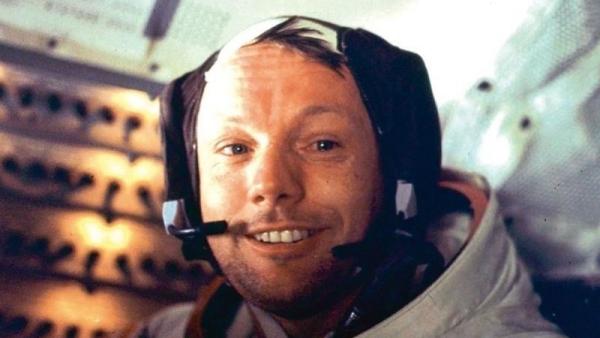 Neil Armstrong, a bordo del Eagle tras completar el primer paseo lunar junto a Buzz Aldrin Neil Armstrong, a bordo del Eagle tras completar el primer paseo lunar junto a Buzz Aldrin