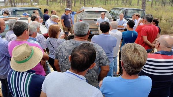 Dirigentes del PP de Huelva visitan la zona de El Gago de Lucena del Puerto. Dirigentes del PP de Huelva visitan la zona de El Gago de Lucena del Puerto.