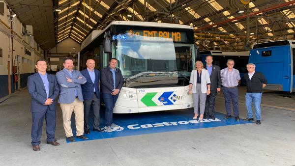 El teniente de alcalde de Movilidad del Ayuntamiento de Palma, Francesc Dalmau, en una visita a la fábrica Castrousa SA, en Galicia El teniente de alcalde de Movilidad del Ayuntamiento de Palma, Francesc Dalmau, en una visita a la fábrica Castrousa SA, en Galicia