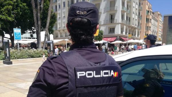 Agente de la Policía Nacional en Málaga Agente de la Policía Nacional en Málaga