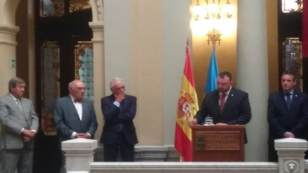 Adrián Barbón. Adrián Barbón.