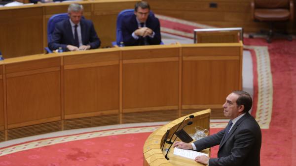 El conselleiro de Facenda, Valeriano Martínez, en el Parlamento gallego El conselleiro de Facenda, Valeriano Martínez, en el Parlamento gallego