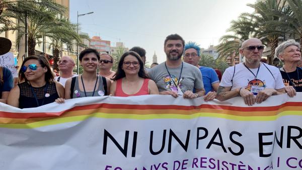 Mónica Oltra (en el centro de la imagen) en el Orgullo LGTBI en Alicante Mónica Oltra (en el centro de la imagen) en el Orgullo LGTBI en Alicante