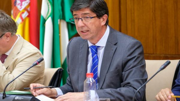 El vicepresidente y consejero de Turismo, Regeneración, Justicia y Administración Local, Juan Marín, en comisión parlamentaria. El vicepresidente y consejero de Turismo, Regeneración, Justicia y Administración Local, Juan Marín, en comisión parlamentaria.