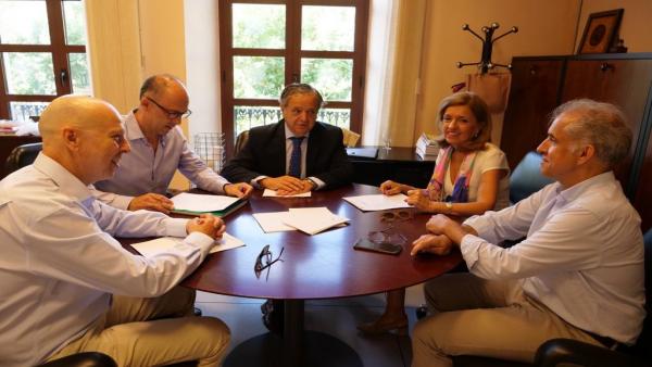 La delegada territorial de Salud y Familias de Córdoba, María Jesús Botella, con el presidente de la Gerencia de Urbanismo de Córdoba, Salvador Fuentes La delegada territorial de Salud y Familias de Córdoba, María Jesús Botella, con el presidente de la Gerencia de Urbanismo de Córdoba, Salvador Fuentes