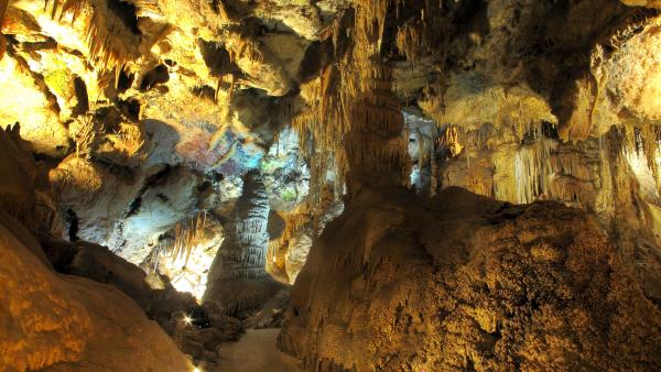 Interior de las Grutas de Cristal. Interior de las Grutas de Cristal.