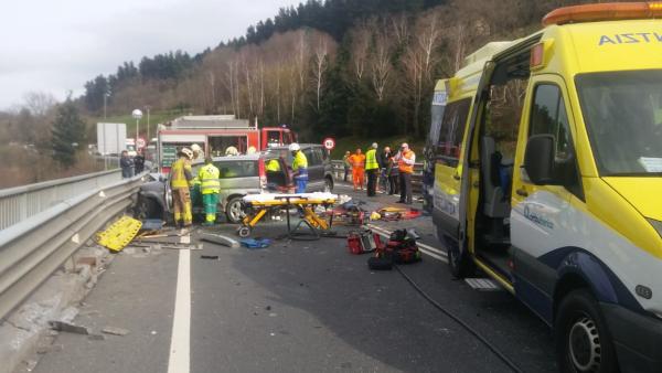 Accidente de tráfico en Balmaseda (Bizkaia) Accidente de tráfico en Balmaseda (Bizkaia)