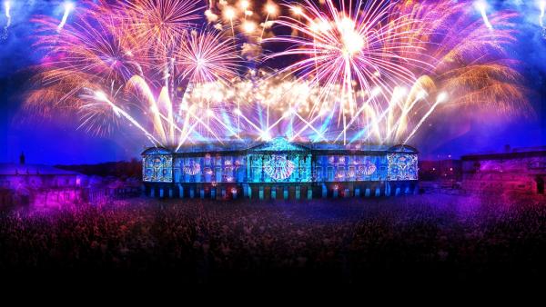 Los 'Fuegos del Apóstol' vuelven a la capital gallega el 24 de julio, con un espectáculo multimedia formado por proyecciones audiovisuales con efectos 3D, música, efectos lumínicos y fuegos artificiales. En esta ocasión, la pirotecnia 'tendrá una mayor Los 'Fuegos del Apóstol' vuelven a la capital gallega el 24 de julio, con un espectáculo multimedia formado por proyecciones audiovisuales con efectos 3D, música, efectos lumínicos y fuegos artificiales. En esta ocasión, la pirotecnia 'tendrá una mayor