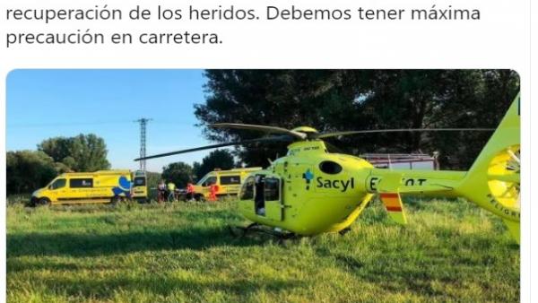 Tuit de Alfonso Fernández Mañueco en el que muestra sus 'condelencias' a la familia y los amigos de los fallecidos en el accidente de Galisancho (Salamanca). Tuit de Alfonso Fernández Mañueco en el que muestra sus 'condelencias' a la familia y los amigos de los fallecidos en el accidente de Galisancho (Salamanca).