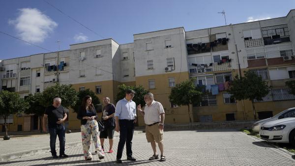 El portavoz de Cs en el Ayuntamiento, Álvaro Pimentel, en el barrio de Las Letanías El portavoz de Cs en el Ayuntamiento, Álvaro Pimentel, en el barrio de Las Letanías