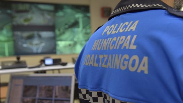 Un agente de Policía Municipal de Pamplona Un agente de Policía Municipal de Pamplona