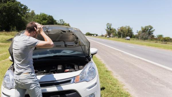 Siete elementos del coche que debes revisar para no quedarte tirado en carretera Siete elementos del coche que debes revisar para no quedarte tirado en carretera