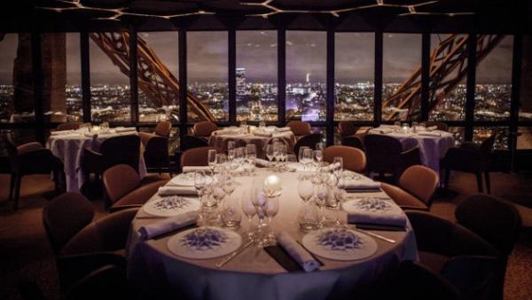 El restaurante de la Torre Eiffel de París El restaurante de la Torre Eiffel de París