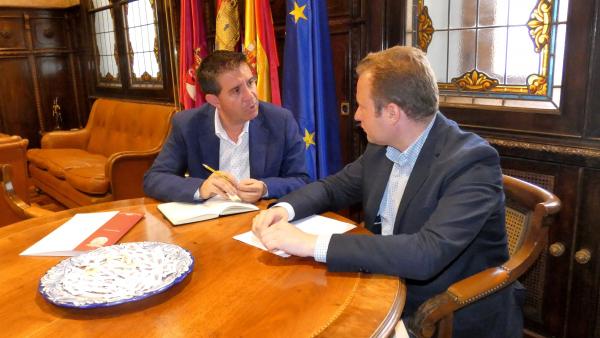 Nota Y Foto, Primer Encuentro Formal De Trabajo Entre Santiago Cabañero Y Vicente Casañ En La Diputación Provincial De Albacete Nota Y Foto, Primer Encuentro Formal De Trabajo Entre Santiago Cabañero Y Vicente Casañ En La Diputación Provincial De Albacete