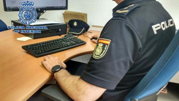 Agente de la Policía Nacional Agente de la Policía Nacional