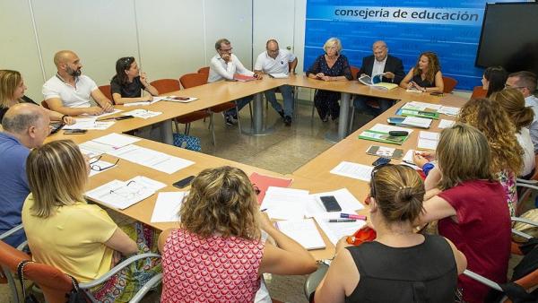 Reunión de la consejera con la Junta de Personal Docente Reunión de la consejera con la Junta de Personal Docente