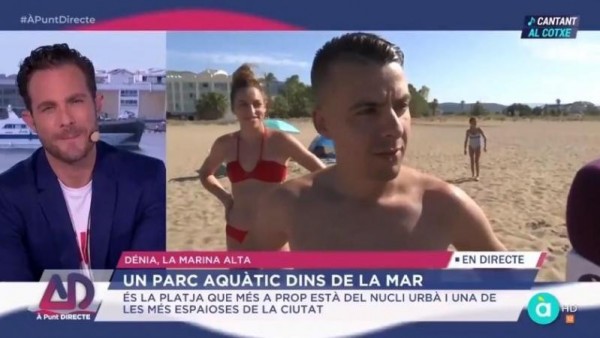 Joan López, presentador de 'À punt directe', lanza un corte a un bañista madrileño que se quejaba de la playa Joan López, presentador de 'À punt directe', lanza un corte a un bañista madrileño que se quejaba de la playa