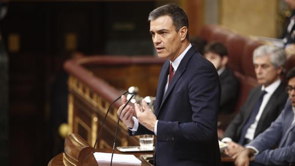 El presidente del Gobierno en funciones y candidato del PSOE a la reelección, Pedro Sánchez, interviene desde la tribuna del Congreso de los Diputados en la primera sesión del debate de investidura a la Presidencia del Gobierno. El presidente del Gobierno en funciones y candidato del PSOE a la reelección, Pedro Sánchez, interviene desde la tribuna del Congreso de los Diputados en la primera sesión del debate de investidura a la Presidencia del Gobierno.