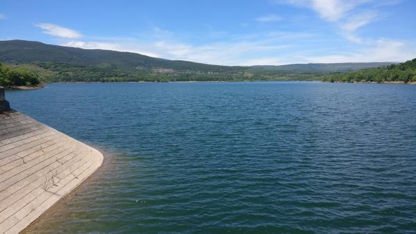 Embalse de González Lacasa en La Rioja Embalse de González Lacasa en La Rioja