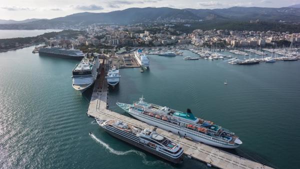 Cruceros en el puerto de Palma de Mallorca, autoridad portuaria, cruceristas, turismo, turistas Cruceros en el puerto de Palma de Mallorca, autoridad portuaria, cruceristas, turismo, turistas