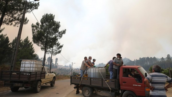 Portugal lucha por controlar incendios mientras aumentan voces críticas Portugal lucha por controlar incendios mientras aumentan voces críticas