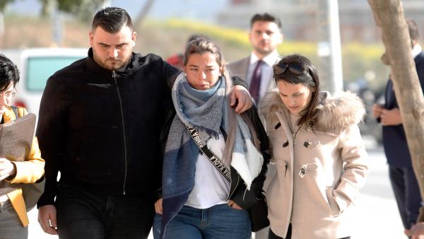 Llegada de los padres de Julen a los juzgados, José Roselló y Ana García, acompañados de su abogada, Ana Barba (chaqueta amarilla) el propietario de la parcela David Serrano junto a su pareja, Adriana prima del padre del pequeño, que compareceran ante la Llegada de los padres de Julen a los juzgados, José Roselló y Ana García, acompañados de su abogada, Ana Barba (chaqueta amarilla) el propietario de la parcela David Serrano junto a su pareja, Adriana prima del padre del pequeño, que compareceran ante la