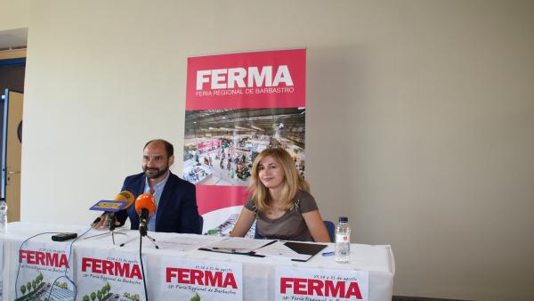 El alcalde de Barbastro, Fernando Torres, y la concejal de Desarrollo, Belinda Pallás, durante la presentación de FERMA. El alcalde de Barbastro, Fernando Torres, y la concejal de Desarrollo, Belinda Pallás, durante la presentación de FERMA.
