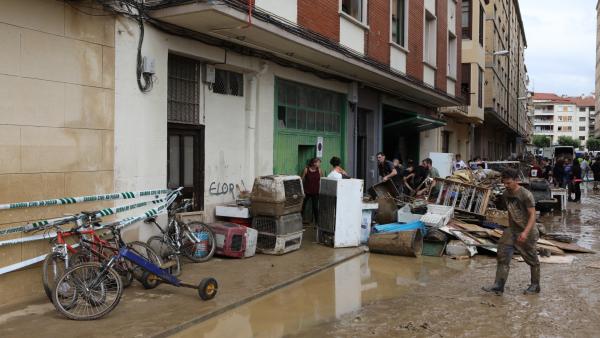 Una calle de Tafalla tras las graves inundaciones. Una calle de Tafalla tras las graves inundaciones.