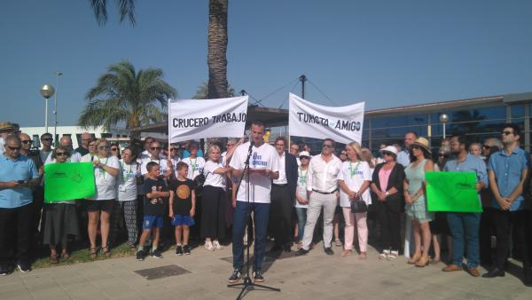Imagen de la concentración en defensa del turismo de cruceros en el Puerto de Palma. Imagen de la concentración en defensa del turismo de cruceros en el Puerto de Palma.