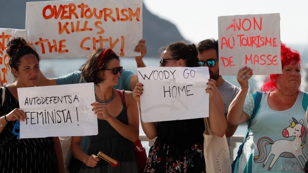 Protestas contra el rodaje de Allen en Donostia Protestas contra el rodaje de Allen en Donostia