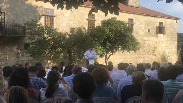 El presidente de la Xunta y líder del PPdeG, Alberto Núñez Feijóo, en un mitin en el Pazo de Liñares, en Lalín (Pontevedra) El presidente de la Xunta y líder del PPdeG, Alberto Núñez Feijóo, en un mitin en el Pazo de Liñares, en Lalín (Pontevedra)