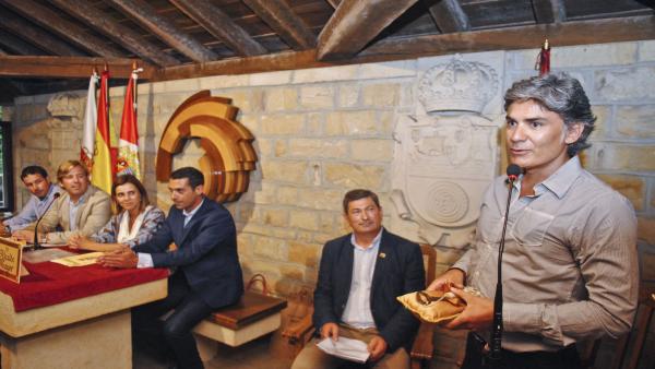 Nando Agüeros recibe el nombramiento de Merino Mayor Nando Agüeros recibe el nombramiento de Merino Mayor