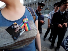 Una persona muestra su apoyo a Elena Grigorieva