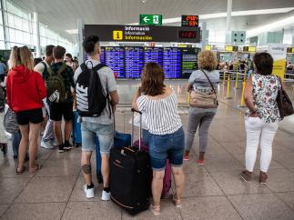Pasajeros en el Aeropuerto de Barcelona - El Prat de Llobregat durante la huelga de trabajadores de Iberia Barcelona