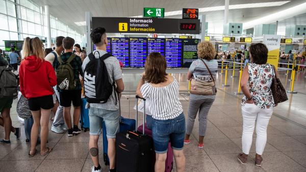 Pasajeros en el Aeropuerto de Barcelona - El Prat de Llobregat durante la huelga de trabajadores de Iberia Barcelona Pasajeros en el Aeropuerto de Barcelona - El Prat de Llobregat durante la huelga de trabajadores de Iberia Barcelona