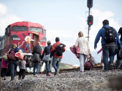 Migrantes centroamericanos intentan llegar a EE UU