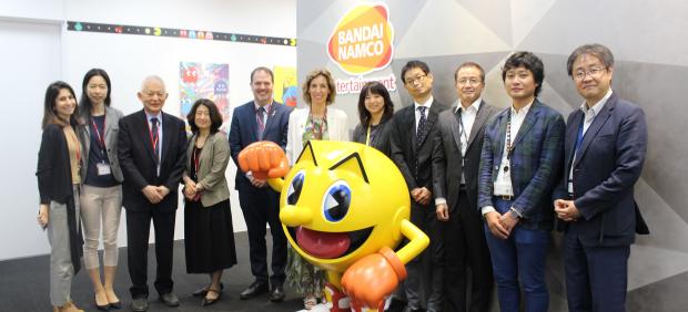 La consellera Chacón con representantes de Bandai Namco en la sede de la empresa en Japón.