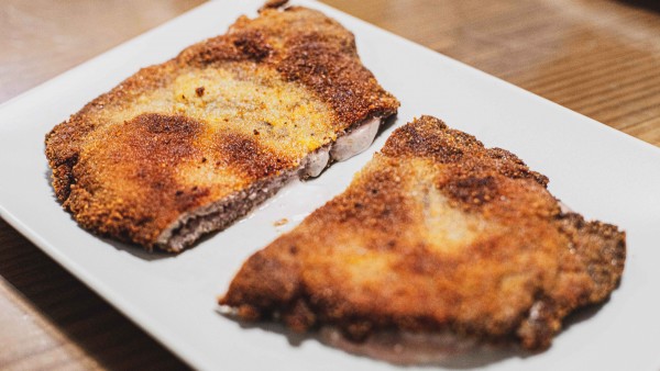 Cachopo de cecina y queso de cabra Cachopo de cecina y queso de cabra