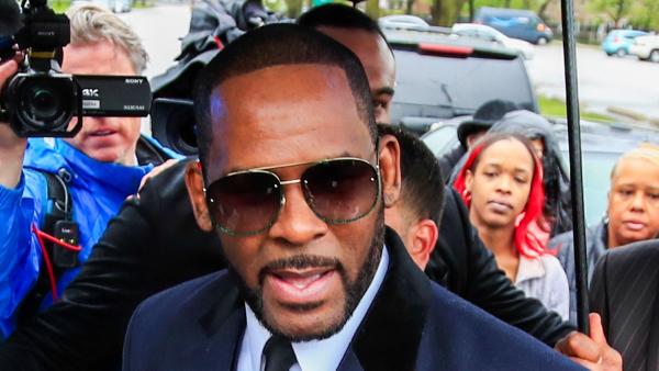 El cantante R. Kelly se declara no culpable de explotación de menores en Nueva York. El cantante R. Kelly se declara no culpable de explotación de menores en Nueva York.
