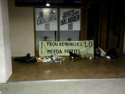Acción de los CDR en sedes del PDeCAT y ERC