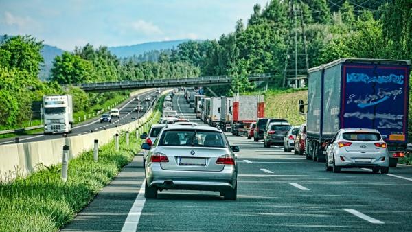 Claves para conducir en un atasco y no perder los nervios Claves para conducir en un atasco y no perder los nervios