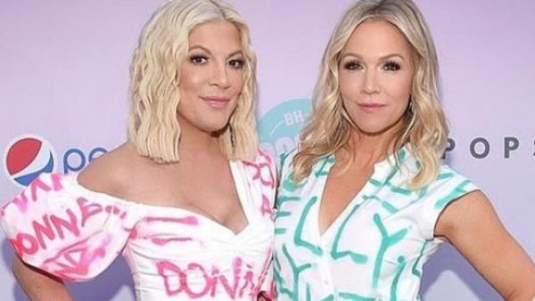 Tori Spelling y Jennie Garth Tori Spelling y Jennie Garth