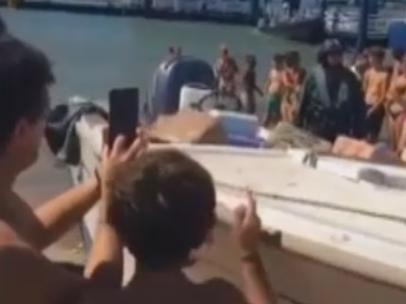 Una narcolancha irrumpe en una playa de Sanlúcar