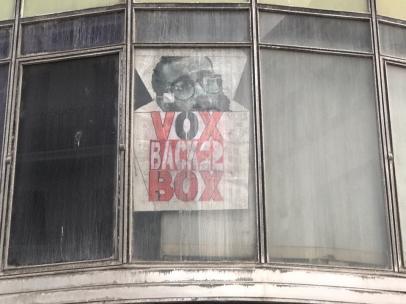 Cartel colocado con la imagen de Ortega Lara junto a la plaza Mayor de Burgos
