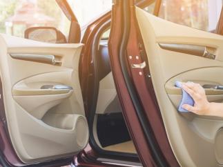 Así se limpia un coche por dentro para que quede como nuevo