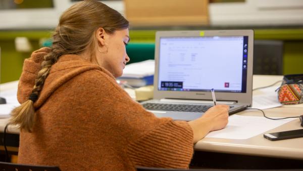 Una estudiante de máster de la UPNA Una estudiante de máster de la UPNA