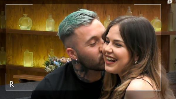 Josué besa a Susana, en 'First dates'. Josué besa a Susana, en 'First dates'.