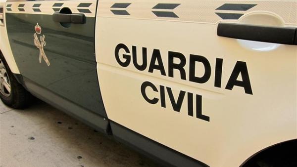 Detienen a un hombre por violar a sus tres hijas, menores, y a la madre por consentirlo Detienen a un hombre por violar a sus tres hijas, menores, y a la madre por consentirlo